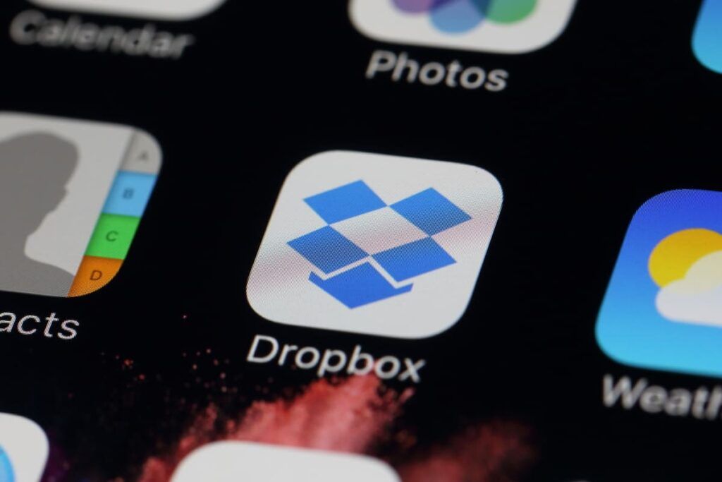 Aplicativo do Dropbox instalado em um celular.