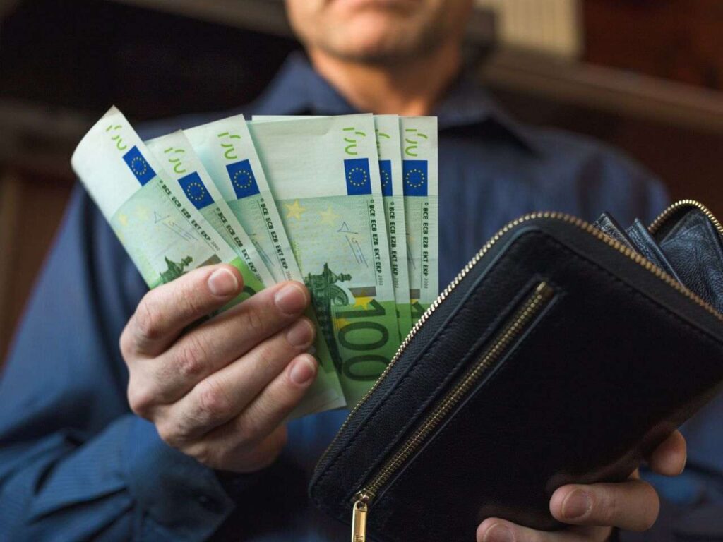 Homem comprou euro com cotação baixa.