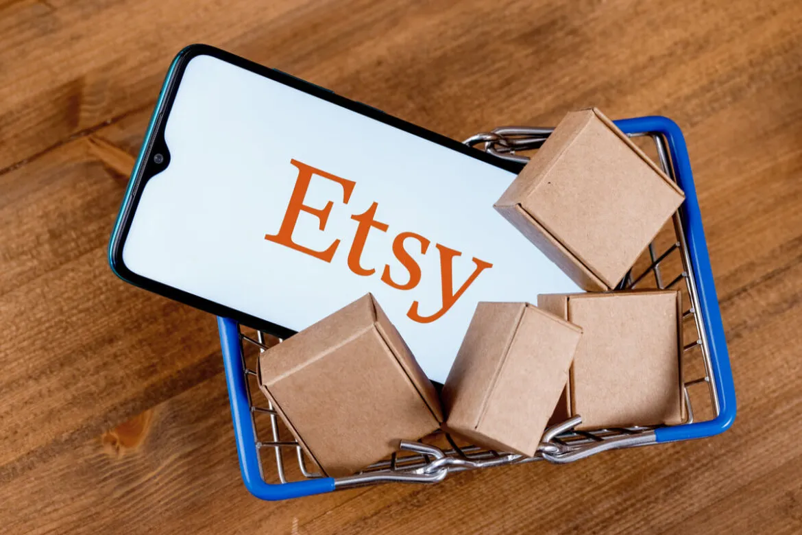 Um celular com o logo da Etsy dentro de um pequeno carriho de compras