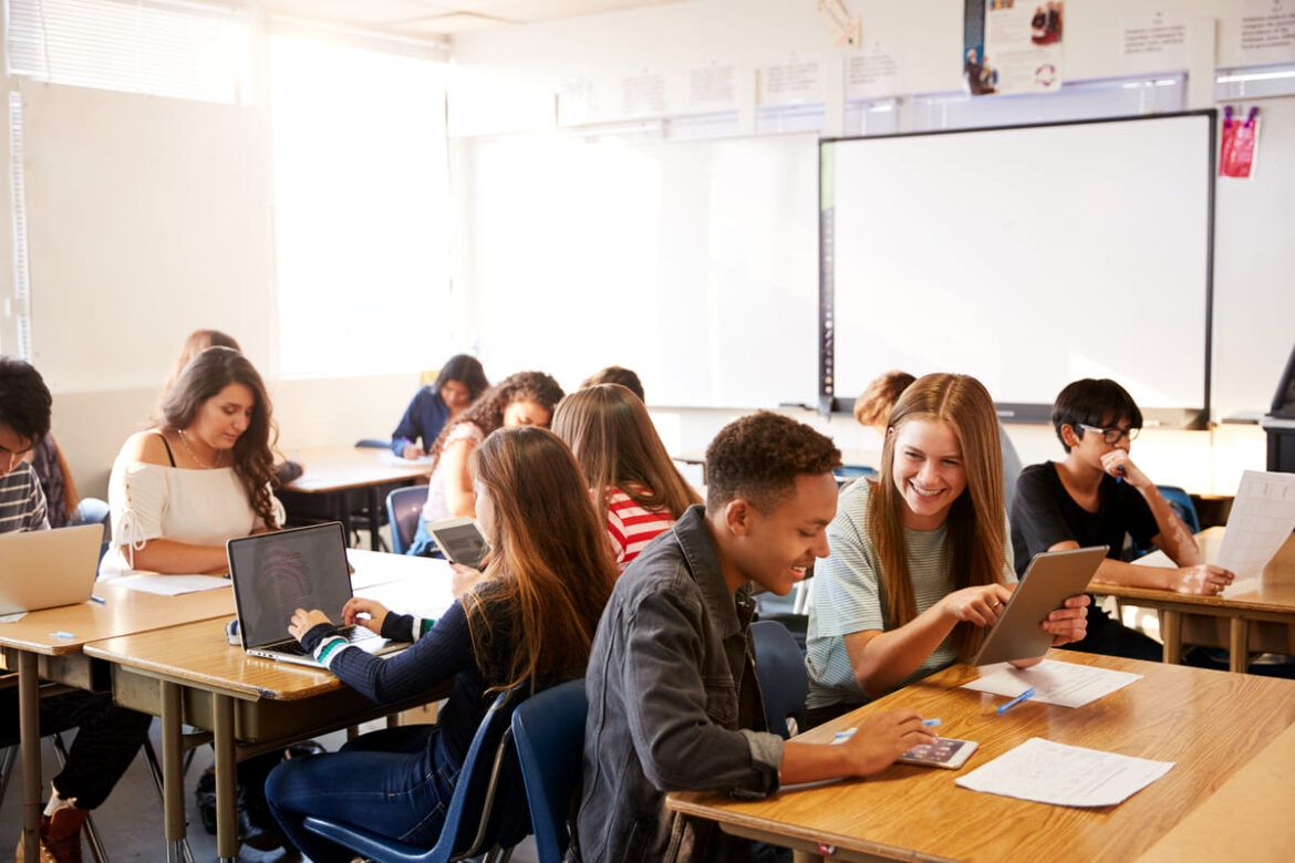 Gente eu estou num progama chamado high school, q é um progama de ensino  médio americano