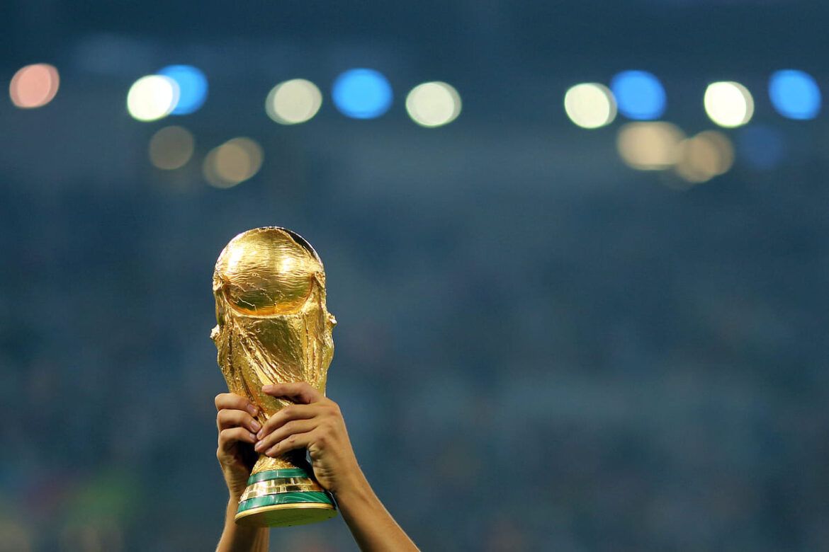 Imagem da taça da Copa do Mundo 2022.