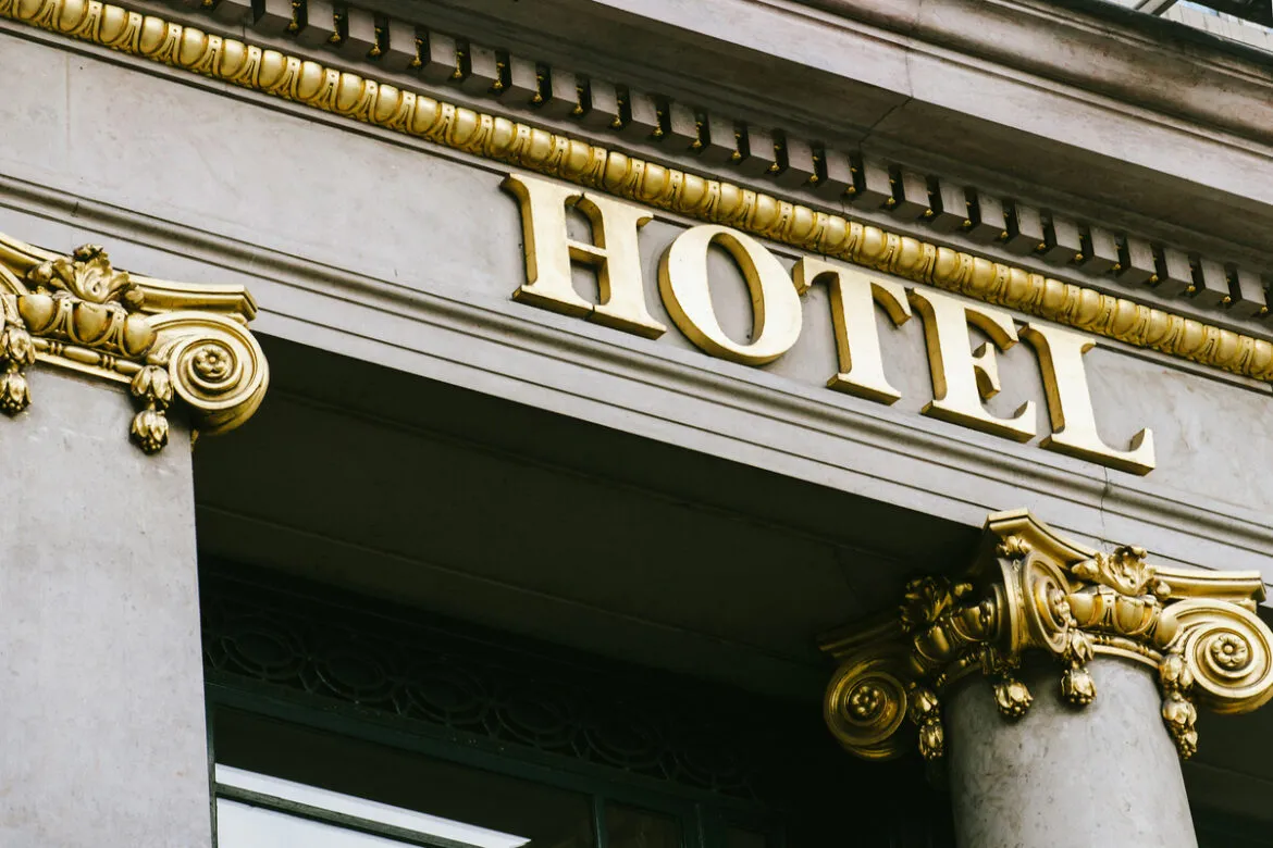 Imagem de fachada de hotel para falar dos melhores hotéis do mundo