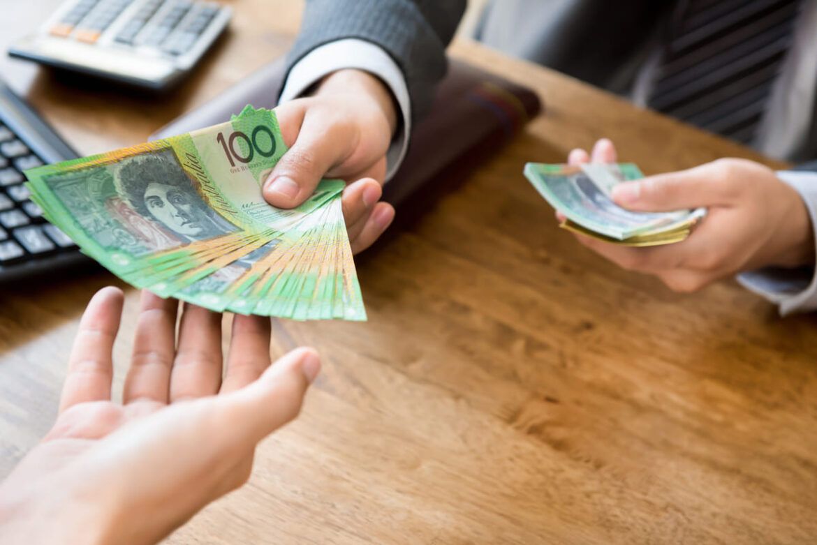 Imagem de dólares australianos para falar sobre comprovação financeira na Austrália.