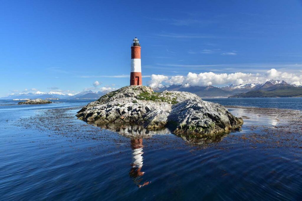 Farol do fim do mundo em um dia de sol