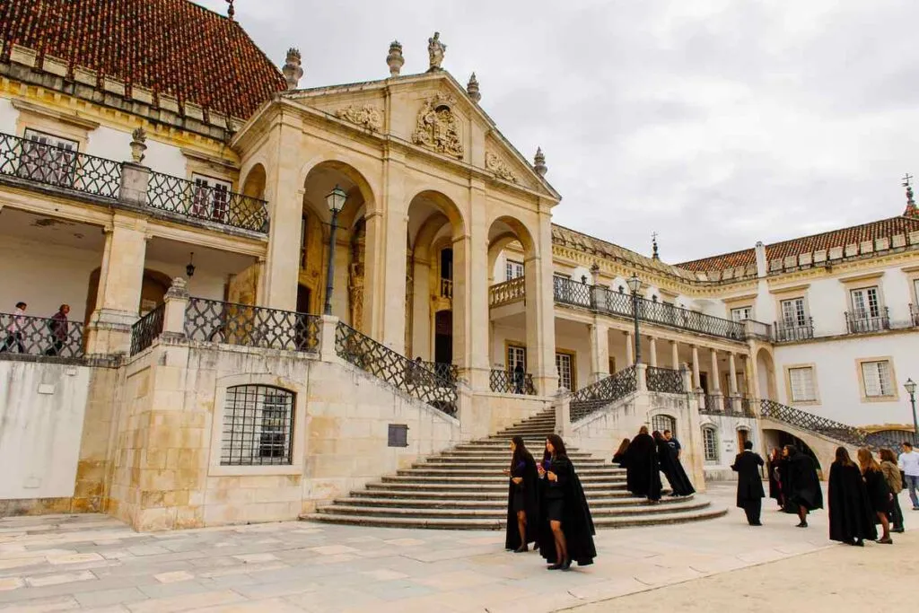 Confira se as universidades portuguesas têm programas de intercâmbio.