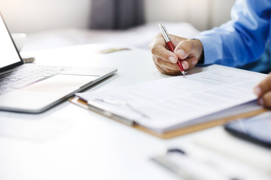 As leis trabalhistas na Alemanha garantem o direito a rescisão do contrato por parte do empregado ou empregador.