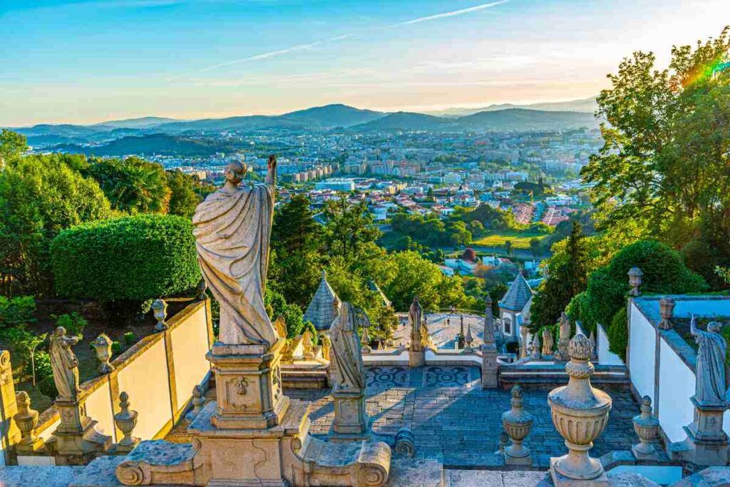 Braga é uma cidade com lindos pontos turísticos e diversos monumentos históricos.