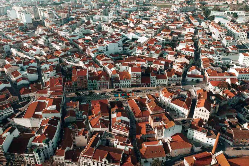 Visão aérea da cidade de Caldas da Rainha, Portugal.