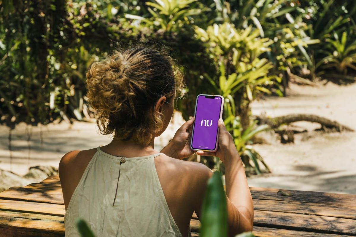 Nubank Rewards ou milhas? Saiba qual o melhor para economizar