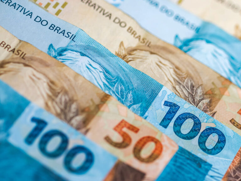 O IOF 2025 teve redução em relação a 2024. O imposto será zerado até 2028.