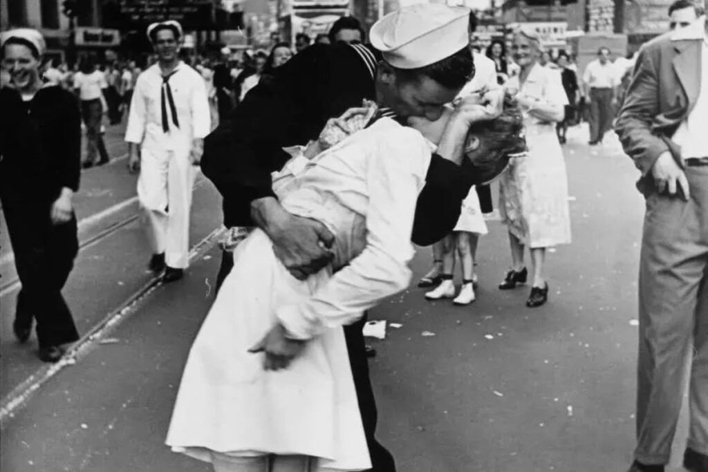 V-J Day in Times Square por Alfred Eisenstaedt