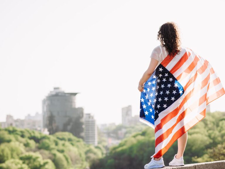Custo de vida nos Estados Unidos com foco em moradia, alimentação, transporte e outros gastos comuns em diferentes cidades e estilos de vida do país.