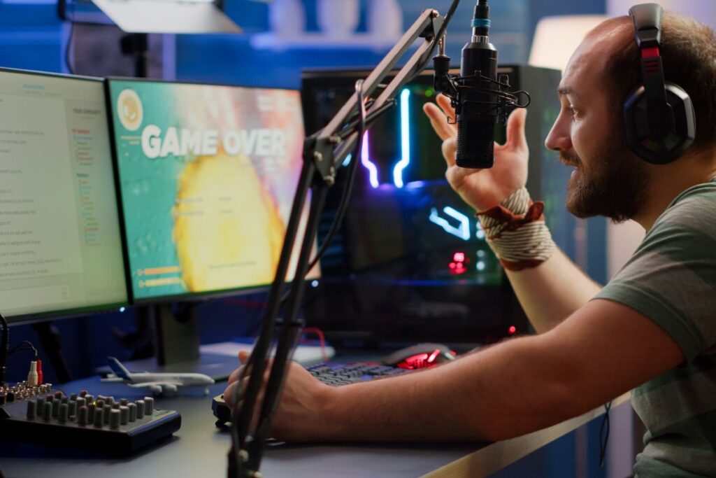Streamer parceiro da Twitch durante transmissão.