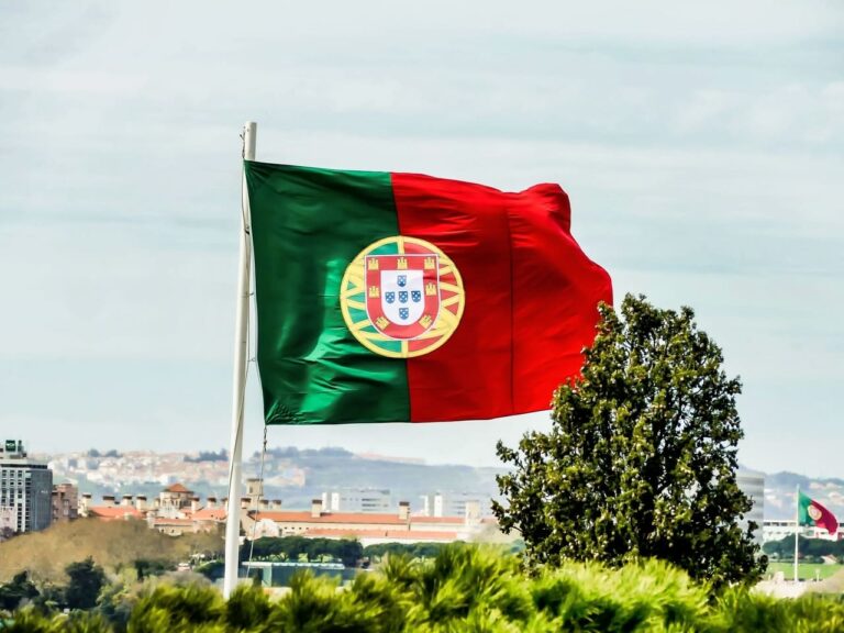 O salário mínimo em Portugal é de 870 euros em 2025