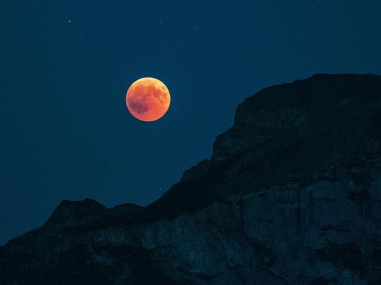 Primeiro Eclipse Lunar de 2025