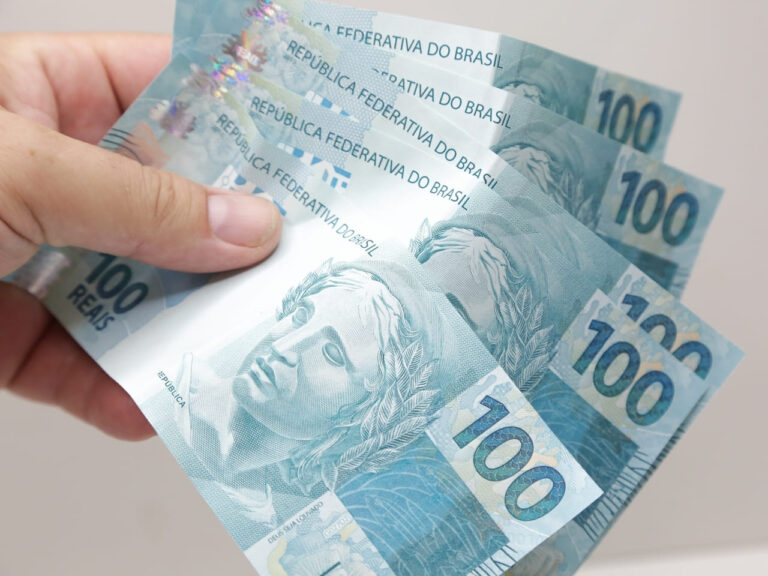 O Programa Crédito do Trabalhador, que promete oferecer condições de crédito mais acessíveis, incluindo o empréstimo consignado CLT, a cerca de 47 milhões de trabalhadores da iniciativa privada com carteira assinada.