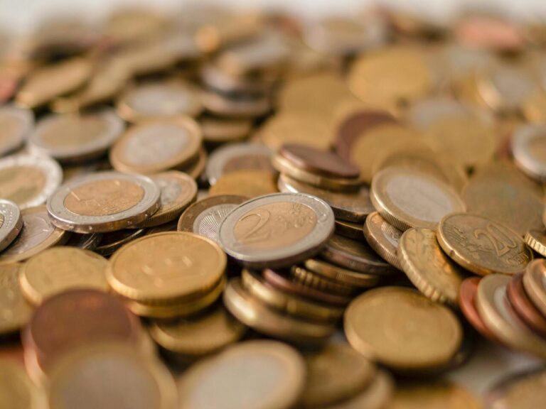 Acompanhe o impacto dos acontecimentos mais relevantes sobre o real x dólar, euro e libra, no ‘De Olho no Câmbio’ de 14 de março a 18 de abril.