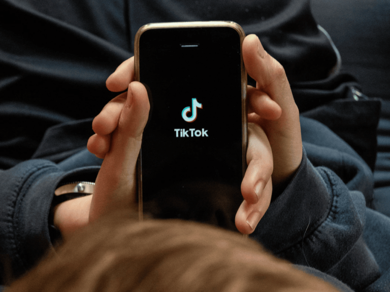 Muitas pessoas estão descobrindo formas criativas de monetizar nas redes sociais, e uma das opções mais populares no TikTok é a criação de conta dark no TikTok.