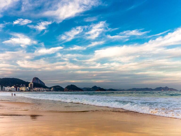 Copacabana uma das praias do Rio de Janeiro mais bonitas
