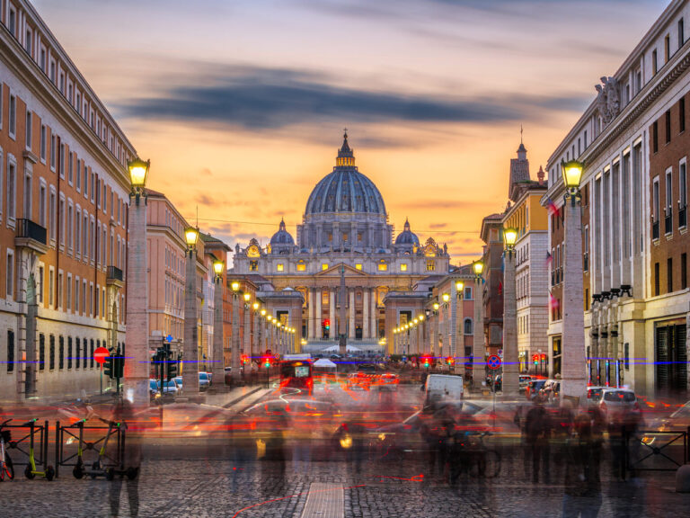 O Vaticano é o menor país do mundo e um centro de arte e espiritualidade.