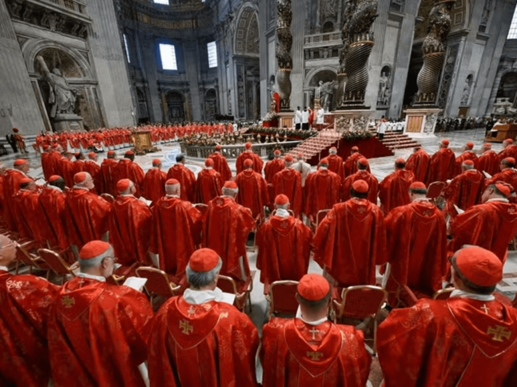 Começou hoje o conclave que definirá o novo Papa. Cardeais de todo o mundo estão reunidos na Capela Sistina, em Roma, para a primeira votação do processo que acontece sob rigoroso sigilo.