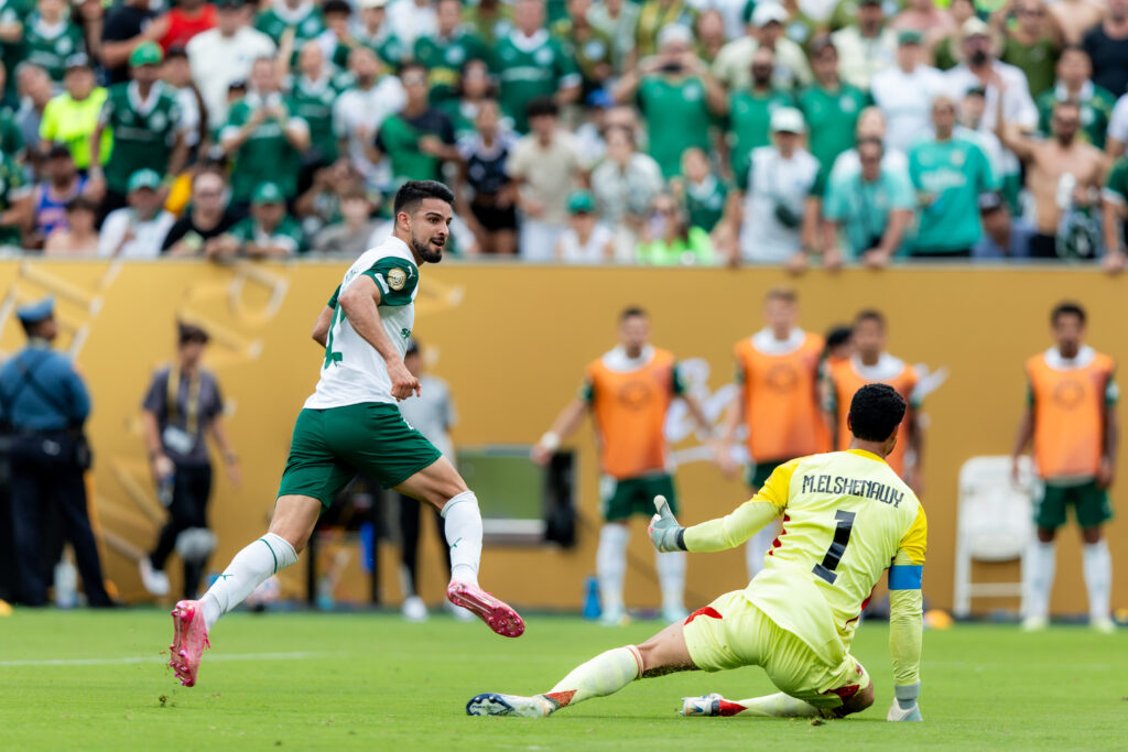 O duelo entre Inter Miami x Palmeiras promete ser o grande destaque da noite desta segunda-feira (23), pela fase de grupos do Mundial de Clubes da FIFA 2025.
Foto: Georgia Soares - Partida entre SE Palmeiras e Al Ahly SC
