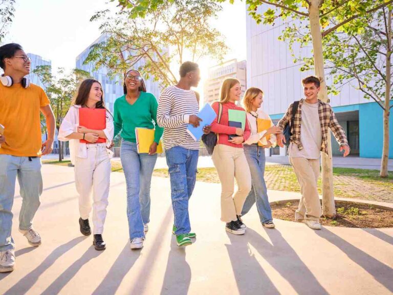 Grupo de estudantes no intercâmbio acadêmico.