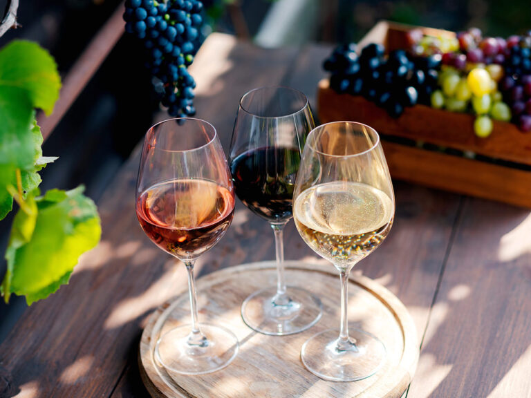 A NCM do vinho refere-se ao código 2204.29.10, usado para classificar vinhos não espumantes com teor alcoólico inferior a 14%