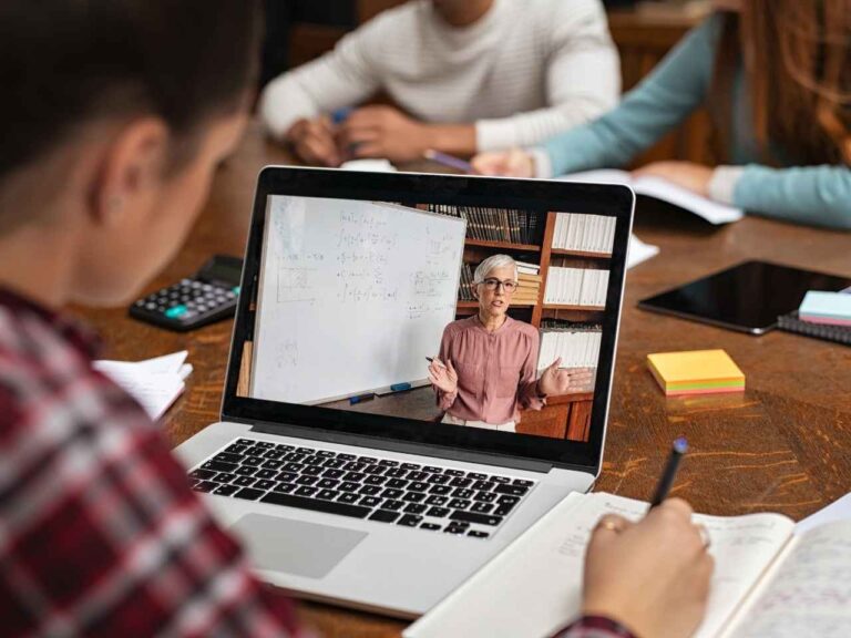 tradução simultânea do Google Meet para educação