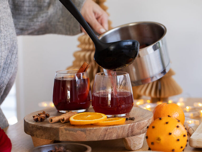Vinho quente é uma bebida popular em outras partes do mundo