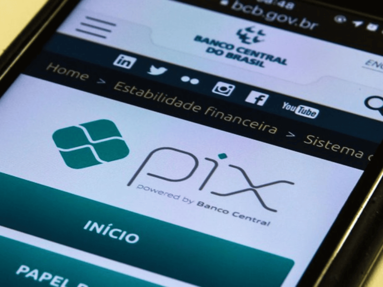 Ataque hacker ao Banco Central atinge empresa de tecnologia, afetando o Pix e causando possíveis prejuízos. Investigação está em andamento.
