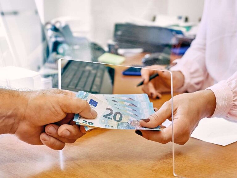 Recebendo moeda na corretora de câmbio ou banco