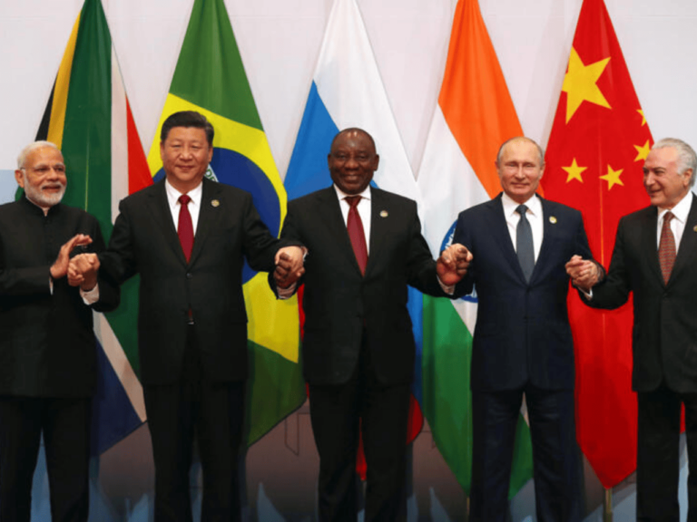 Cúpula do BRICS no Rio de Janeiro reunirá chefes de Estado para discutir temas como saúde, clima e governança. Entenda a importância do evento e as prioridades da presidência brasileira.