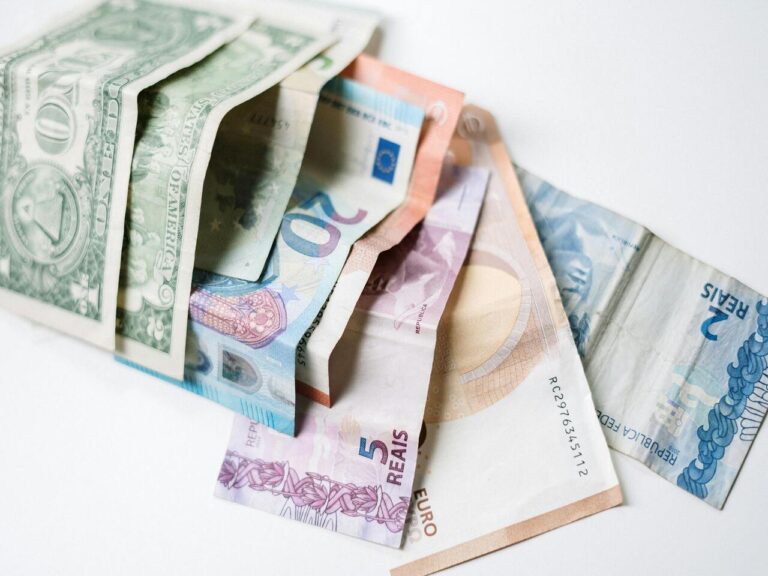 Acompanhe o impacto dos acontecimentos mais relevantes sobre o real x dólar, euro e libra, no ‘De Olho no Câmbio’ de 21 a 25 de julho.