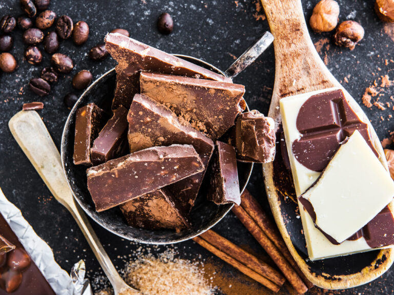 O mercado global apresenta diversas marcas de chocolate de alta qualidade — e conhecer as principais ajuda a entender suas origens e diferenciais.
