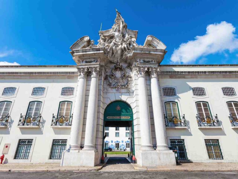 Entrada de um dos museus de Lisboa mais populares