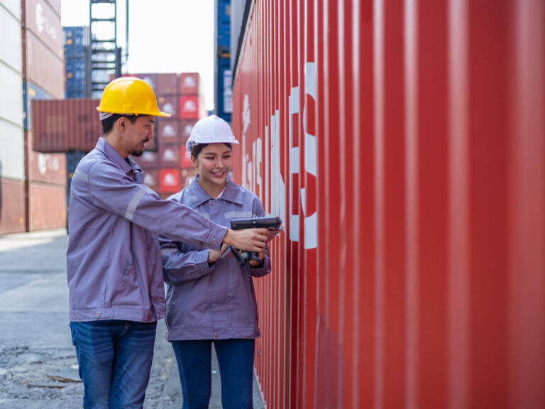 Um container compartilhado é uma modalidade de transporte para pequenas cargas na importação e exportação