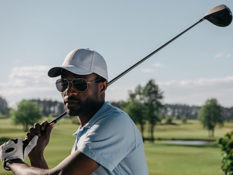Quem busca unir lazer, contato com a natureza e um toque de exclusividade encontra no golfe uma ótima opção.