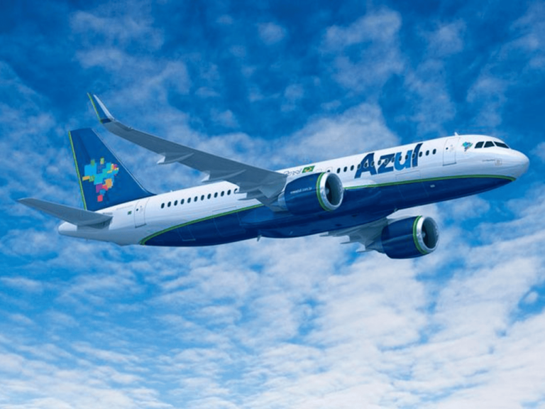 A recuperação judicial da Azul Linhas Aéreas nos Estados Unidos, iniciada em maio de 2025, está trazendo uma série de mudanças para os passageiros e para o programa de fidelidade da companhia.