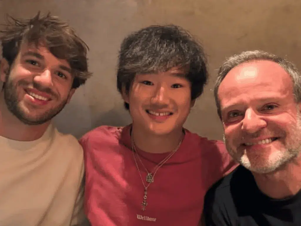 Rubens Barrichello, Dudu Barrichello e o piloto de F1 Yuki Tsunoda em encontro antes das 6 Horas de Fuji 2025 do FIA WEC. Foto: Instagram Yuki Tsunoda