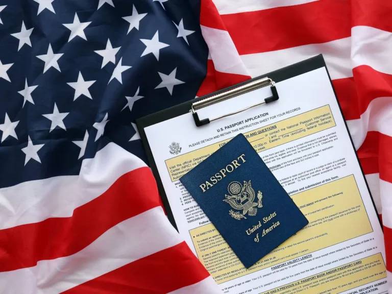 Visto H-1B ganha taxa extra de R$ 530 mil por ordem de Trump. Entenda o impacto da medida para trabalhadores estrangeiros e empresas nos EUA.