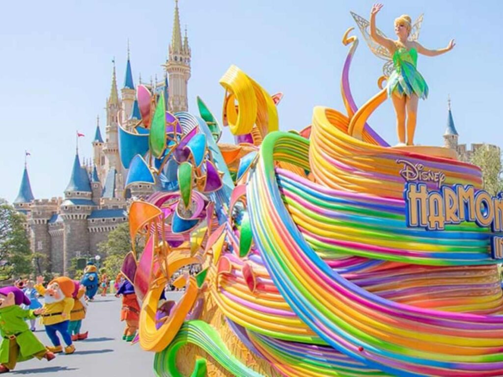 Desfile em um dia de verão na Disney Tokyo