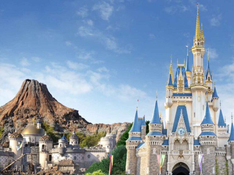 Frente do Castelo da Disney Tokyo