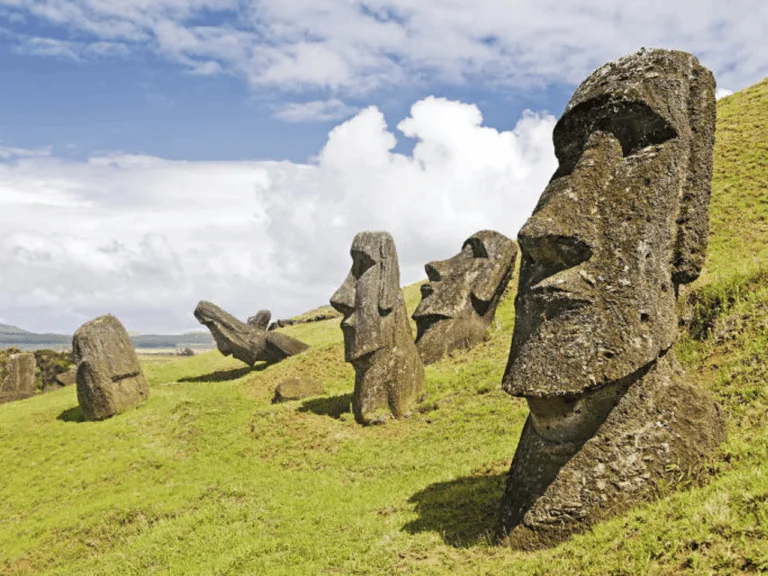 Ilha de Páscoa – conhecida localmente como Rapa Nui – é um dos destinos mais remotos e enigmáticos do mundo