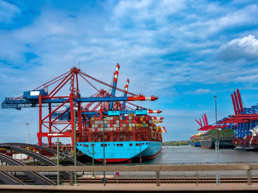 Navio com carga de produtos para exportação