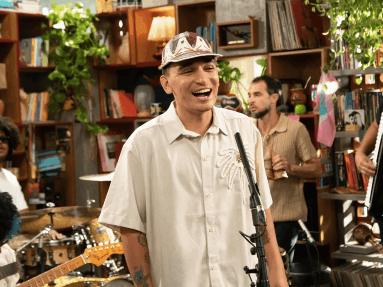 O Tiny Desk Brasil é a versão nacional do famoso show acústico.