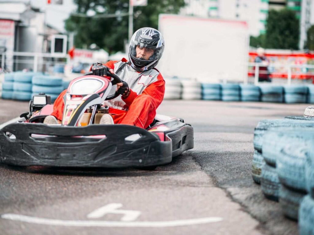 Homem no kart em São Paulo