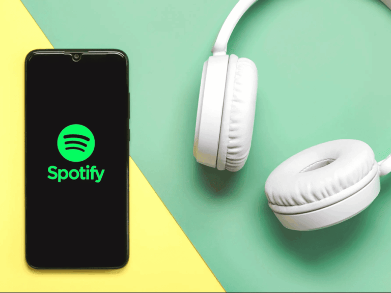 A máquina do tempo Spotify mostra resumos mensais sobre suas músicas, artistas e álbuns favoritos.