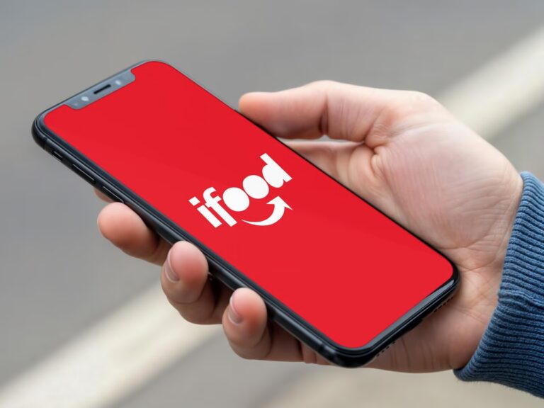 Quem busca por suporte iFood percebe logo nas primeiras consultas que não existe um telefone ou 0800 para resolver dúvidas