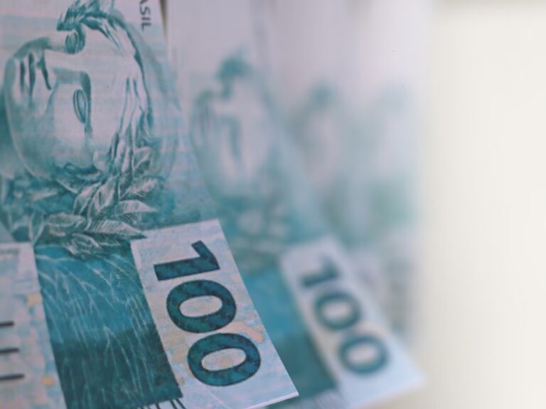 A Caixa começou a liberar os valores do FGTS retido para trabalhadores que aderiram ao saque-aniversário e foram desligados entre 1º de janeiro de 2020 e 23 de dezembro de 2025